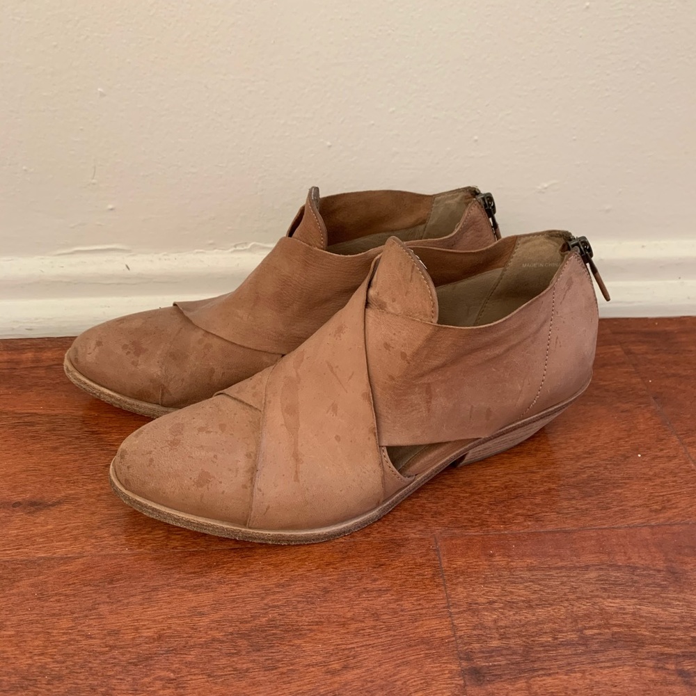 Eileen Fisher Cluster cutout booties - 6